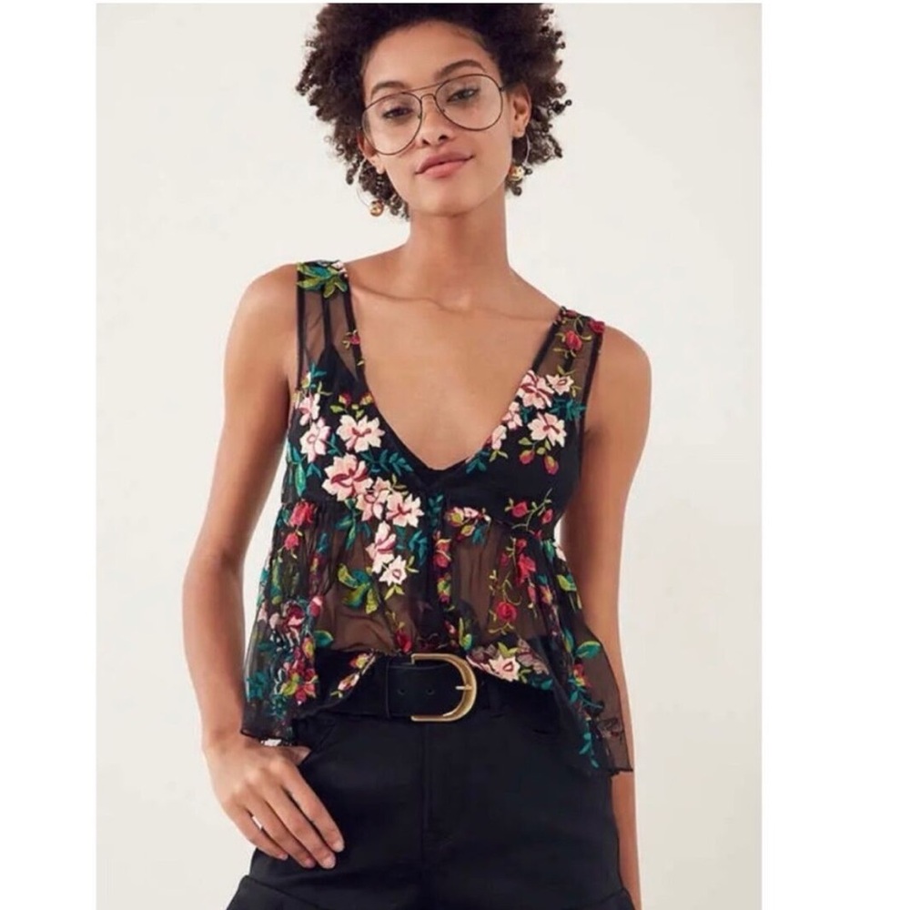 ECOTE Urban Outfitters Veita Mesh Tank
Peplum Floral Embroidery 

SIZE M